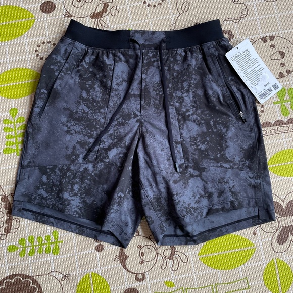 Lululemon LTT Short 7” Lined - Picture 3 of 3